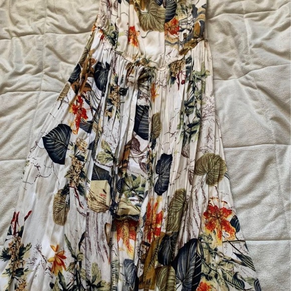 Flowy Floral Romper dress - Picture 3 of 4